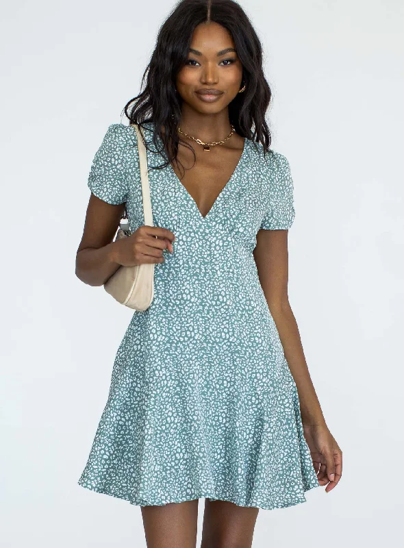 Huge Savings – Act Now!The Sting Mini Dress Green Leopard